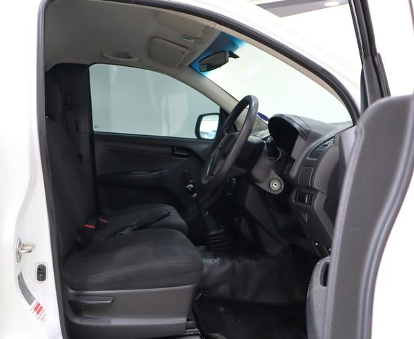 2021-Isuzu-D-Max-250C-Fleetside-Single-Cab image:14
