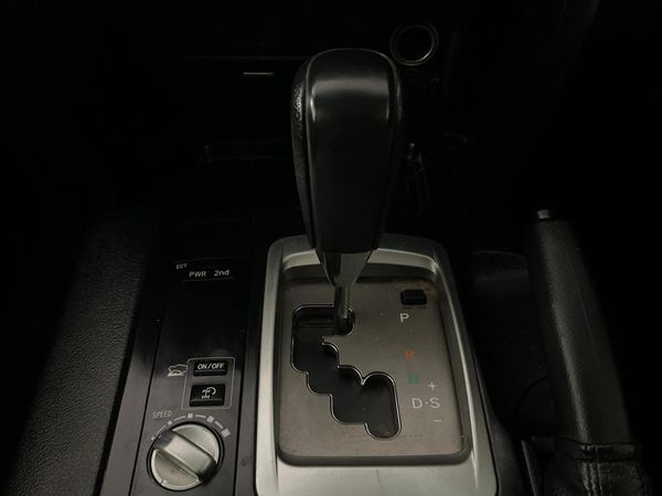 2018-Toyota-Land-Cruiser-200-45-D-V8-GX-Auto image:10