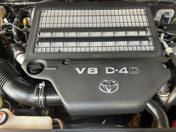 2018-Toyota-Land-Cruiser-200-45-D-V8-GX-Auto image:11