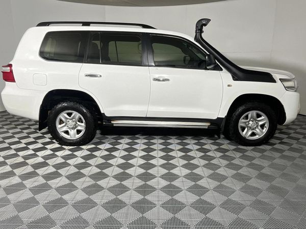 2018-Toyota-Land-Cruiser-200-45-D-V8-GX-Auto image:14