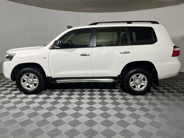 2018-Toyota-Land-Cruiser-200-45-D-V8-GX-Auto image:16