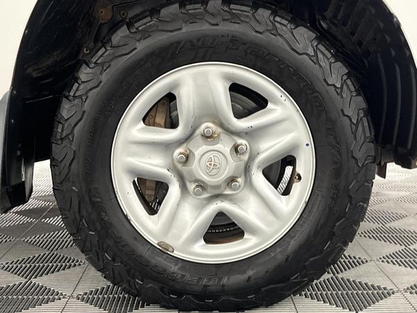 2018-Toyota-Land-Cruiser-200-45-D-V8-GX-Auto image:5