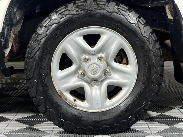 2018-Toyota-Land-Cruiser-200-45-D-V8-GX-Auto image:6