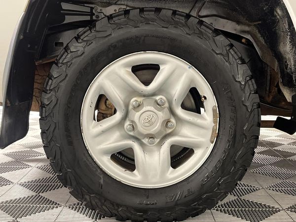 2018-Toyota-Land-Cruiser-200-45-D-V8-GX-Auto image:7