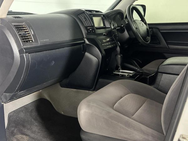 2018-Toyota-Land-Cruiser-200-45-D-V8-GX-Auto image:8