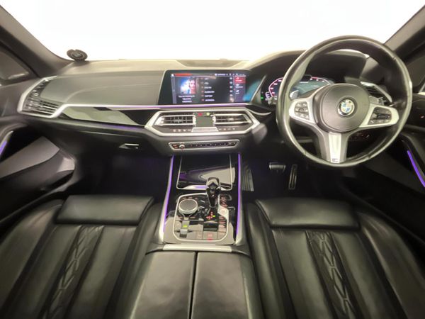 2019-BMW-X5-M50d image:1