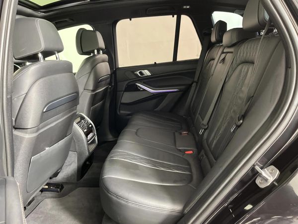 2019-BMW-X5-M50d image:3