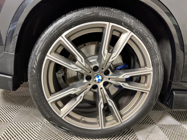 2019-BMW-X5-M50d image:7