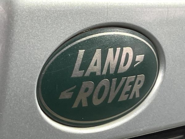 2014-Land-Rover-Discovery-4-30-TD-SD-V6-S image:11