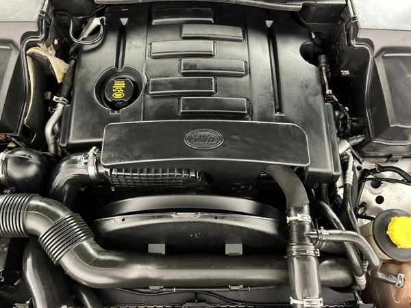 2014-Land-Rover-Discovery-4-30-TD-SD-V6-S image:14