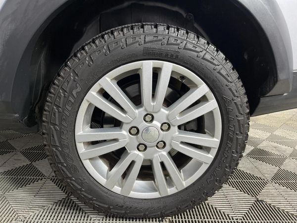 2014-Land-Rover-Discovery-4-30-TD-SD-V6-S image:6