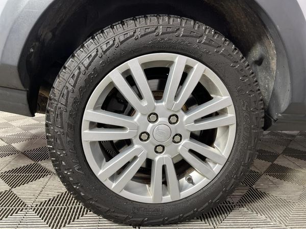 2014-Land-Rover-Discovery-4-30-TD-SD-V6-S image:7