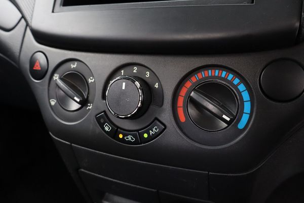 2011-Chevrolet-Aveo-16-L image:10