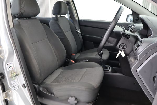 2011-Chevrolet-Aveo-16-L image:14