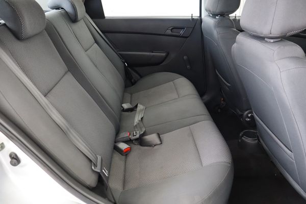2011-Chevrolet-Aveo-16-L image:15