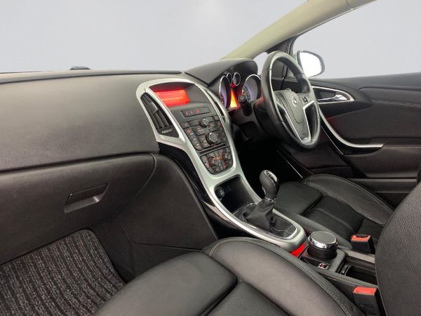 2014-Opel-Astra-GTC-16-Sport-3-dr image:13