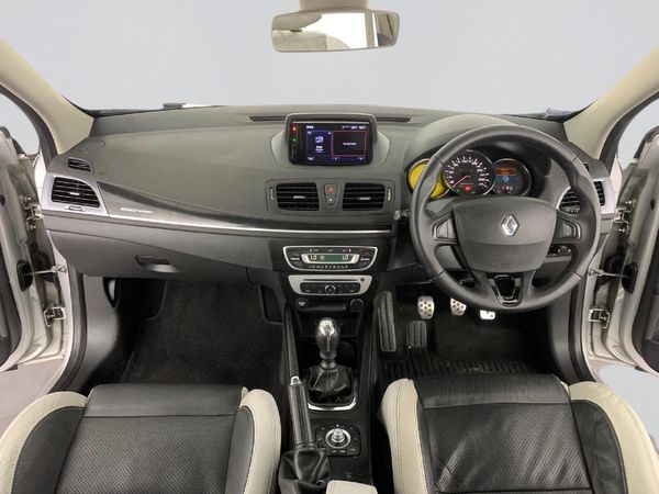 2016-Renault-Megane-III-20T-GT-5-dr image:15