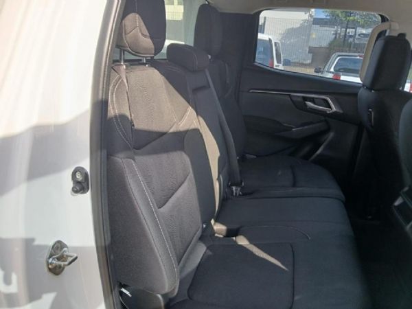 2023-Isuzu-D-Max-19-DDI-LS-4x4-Auto-Double-Cab image:9