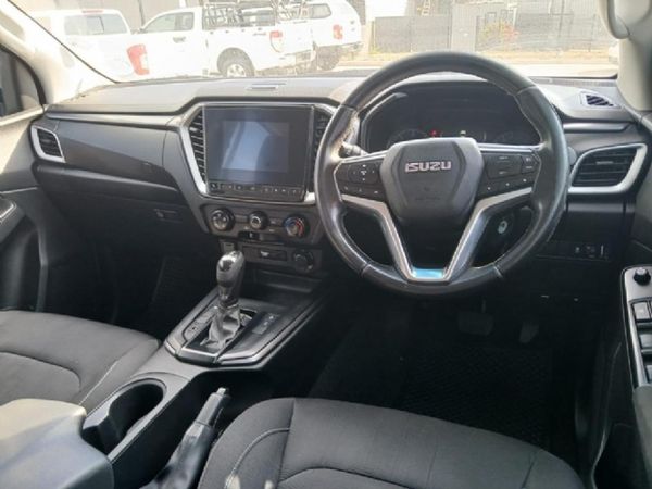 2023-Isuzu-D-Max-19-DDI-LS-4x4-Auto-Double-Cab image:11