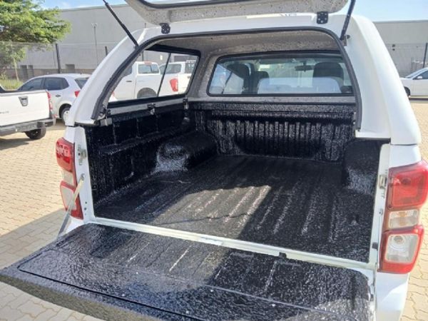 2023-Isuzu-D-Max-19-DDI-LS-4x4-Auto-Double-Cab image:8