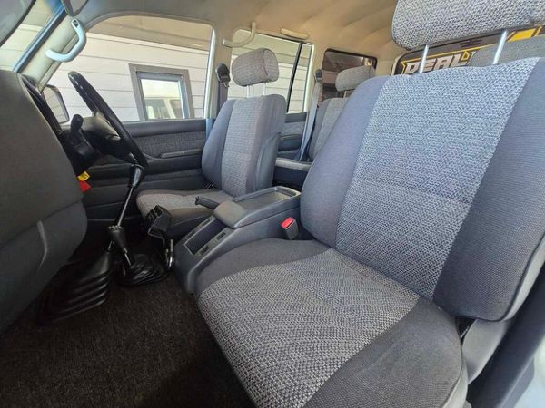 1993-Toyota-Land-Cruiser-80-45-GX-Station-Wagon image:9