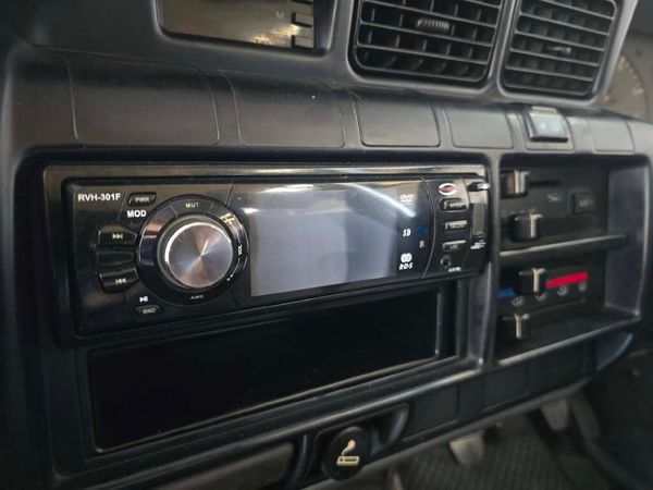 1993-Toyota-Land-Cruiser-80-45-GX-Station-Wagon image:10
