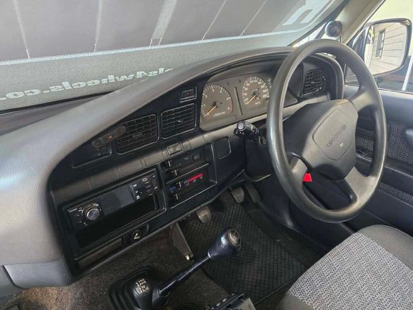 1993-Toyota-Land-Cruiser-80-45-GX-Station-Wagon image:12