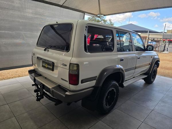 1993-Toyota-Land-Cruiser-80-45-GX-Station-Wagon image:6