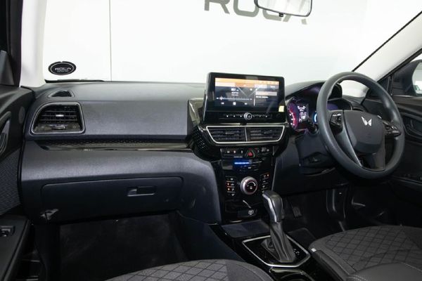 2025-Mahindra-XUV-3XO-12T-MX3-Auto image:6