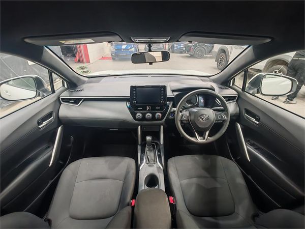 2024-Toyota-Corolla-Cross-18-XI image:9