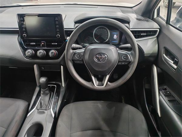 2024-Toyota-Corolla-Cross-18-XI image:11