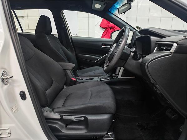 2024-Toyota-Corolla-Cross-18-XI image:7