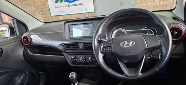 2022-Hyundai-Grand-i10-12-Fluid image:4