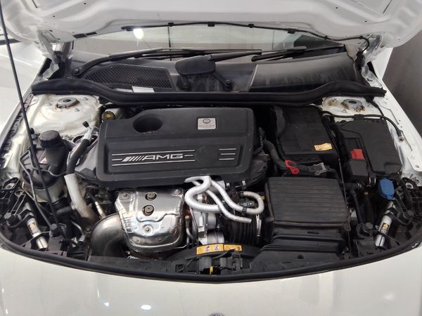 2014-Mercedes-AMG-CLA-45-AMG image:13