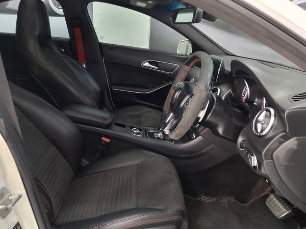 2014-Mercedes-AMG-CLA-45-AMG image:8