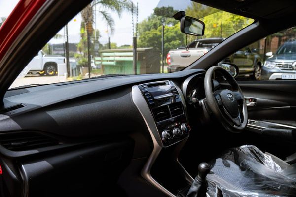2019-Toyota-Yaris-15-XI-5-dr image:13