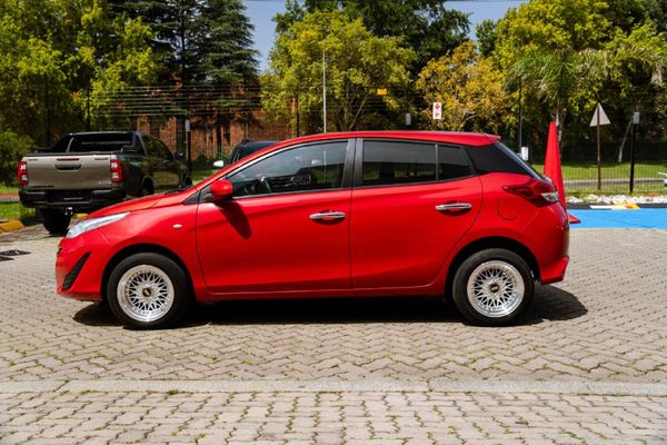 2019-Toyota-Yaris-15-XI-5-dr image:3