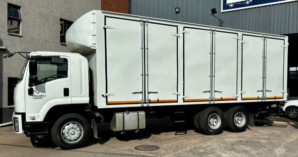 2020-Isuzu-F-Series-FVZ1400-Multi-Door-with-Tail-Lift image:1