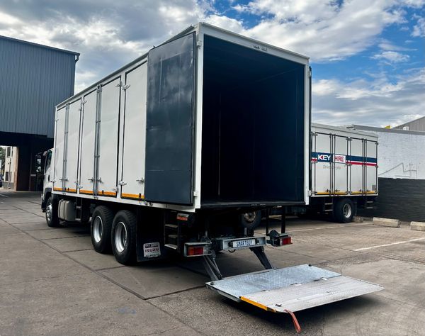 2020-Isuzu-F-Series-FVZ1400-Multi-Door-with-Tail-Lift image:4
