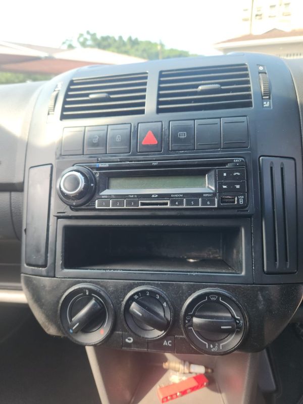 2014-Volkswagen-Polo-Vivo-GP-14-Trendline-5-dr image:7