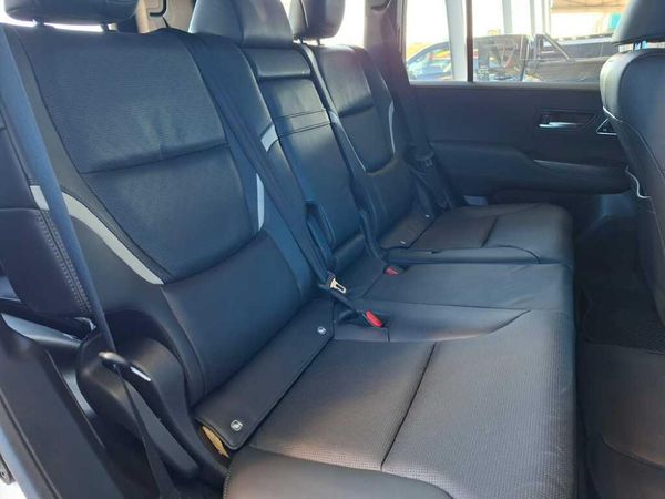 2023-Toyota-Land-Cruiser-300-V6-35-T-GR-S image:11