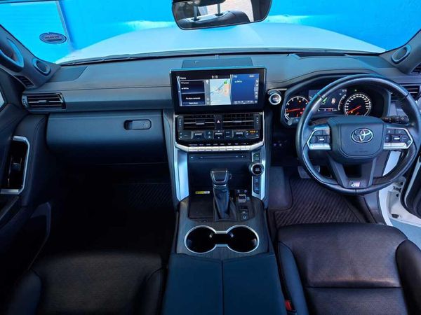 2023-Toyota-Land-Cruiser-300-V6-35-T-GR-S image:12