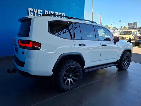 2023-Toyota-Land-Cruiser-300-V6-35-T-GR-S image:4