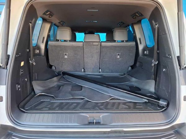 2023-Toyota-Land-Cruiser-300-V6-35-T-GR-S image:8