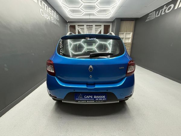 2015-Renault-Sandero-900T-Stepway image:2
