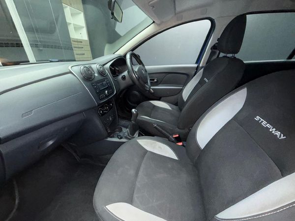 2015-Renault-Sandero-900T-Stepway image:6