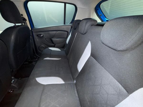 2015-Renault-Sandero-900T-Stepway image:7