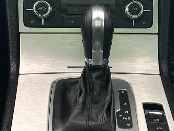 2015-Volkswagen-Touareg-GP-30-V6-TDI-Luxury-Auto image:10