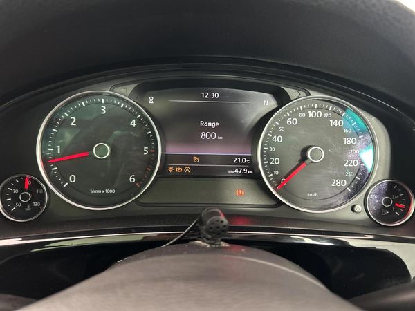 2015-Volkswagen-Touareg-GP-30-V6-TDI-Luxury-Auto image:2