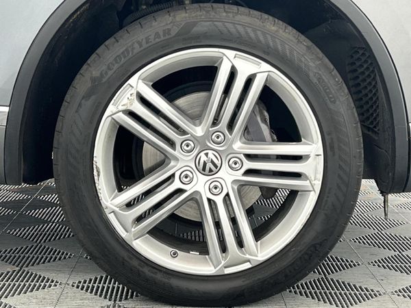 2015-Volkswagen-Touareg-GP-30-V6-TDI-Luxury-Auto image:5